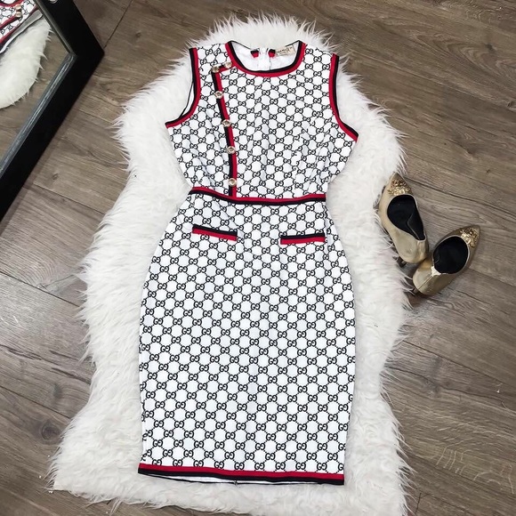 Pretty dress - Picture 1 of 3